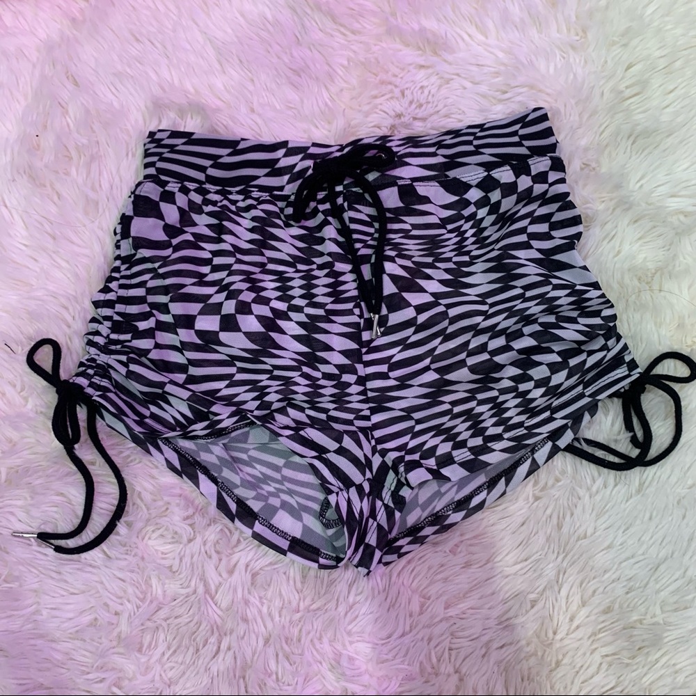 Poster Grl Warped Checkered Mesh Shorts